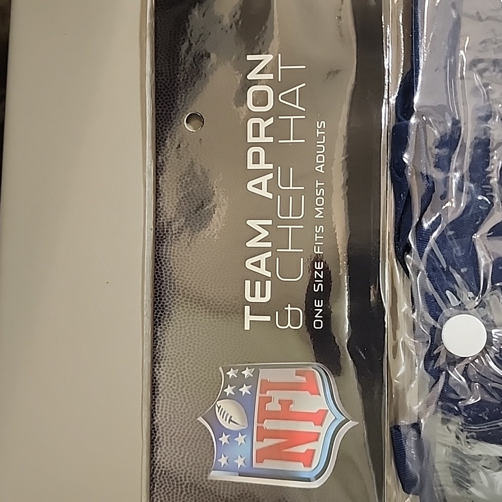 NFL chef apron and hatWeight 10oz, NFL FootballGreat for tailgating, barbecue - Picture 2 of 4
